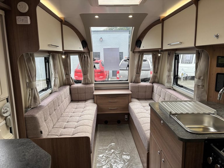 2019 Bailey Phoenix Vogue 642 SE Fixed Beds, End Washroom, 12 Months Warranty