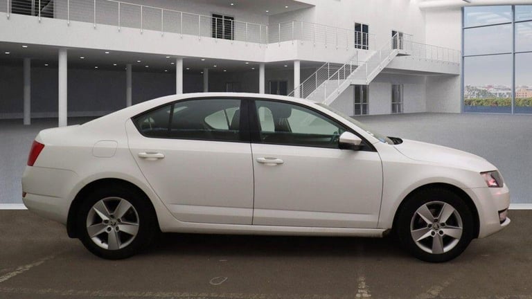 2015 Skoda Octavia 1.6 TDI SE DSG Euro 5 (s/s) 5dr HATCHBACK Diesel Automatic