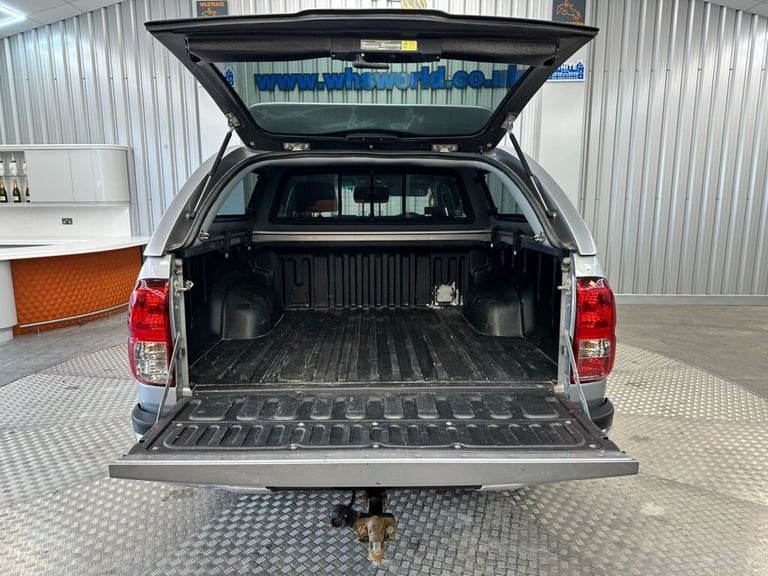 2020 Toyota Hilux 2.4 INVINCIBLE 4WD D-4D DCB 147 BHP DOUBLE CAB PICK-UP Diesel Manual