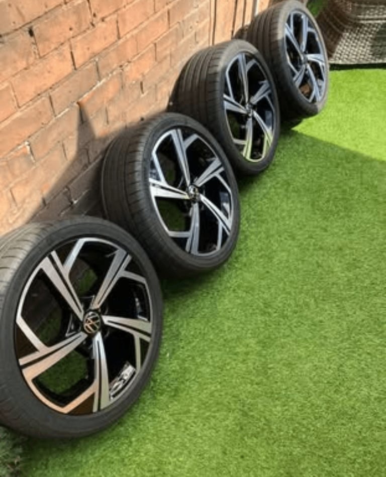 VW  jerez 18” alloys 45 offset new Bridgestone tires