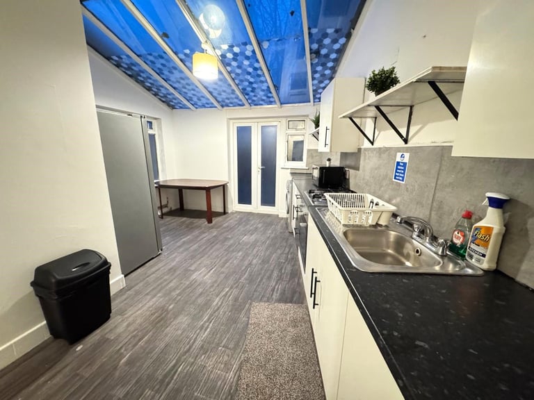 Room in fishponds road 