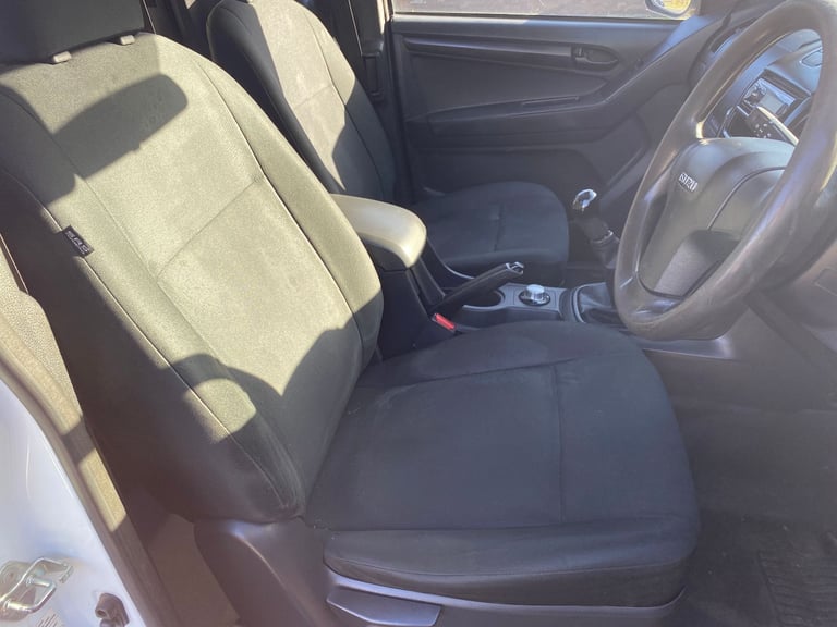 (64) Isuzu D Max E/C 2.5 Twin Turbo,  Canopy ,nt mitsubishi l200 club cab,toyota hilux ecb,