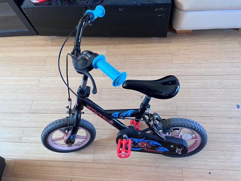 Kids Bicycle £5 (reading)