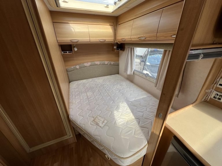 2009 COACHMAN VIP 535/4 Fixed bed