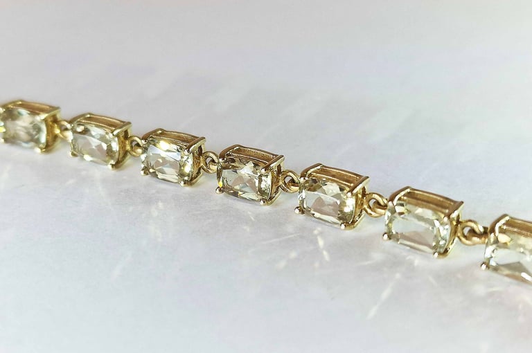 9ct Hallmarked Gold Green Sapphire Bracelet - 7.5 inches Long - Boxed - VGC