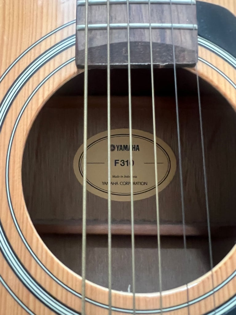 Yamaha f310 Guitar like new