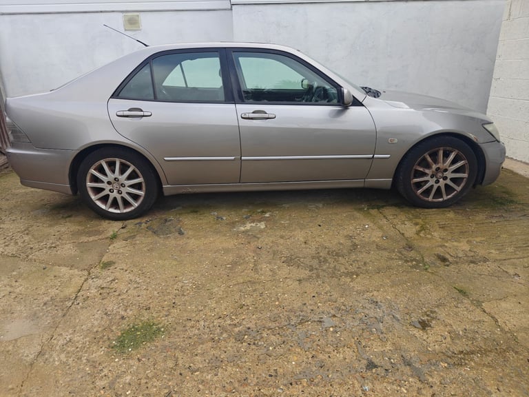 Lexus IS 200 LE Auto 2004 