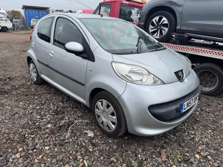 image for Peugeot 107 2008 silver 1.2 BREAKING FOR PARTS 
