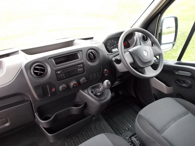 2017 RENAULT MASTER MM33 6 DOOR WHEELCHAIR ACCESSIBLE DISABLED MOBILITY MINIBUS
