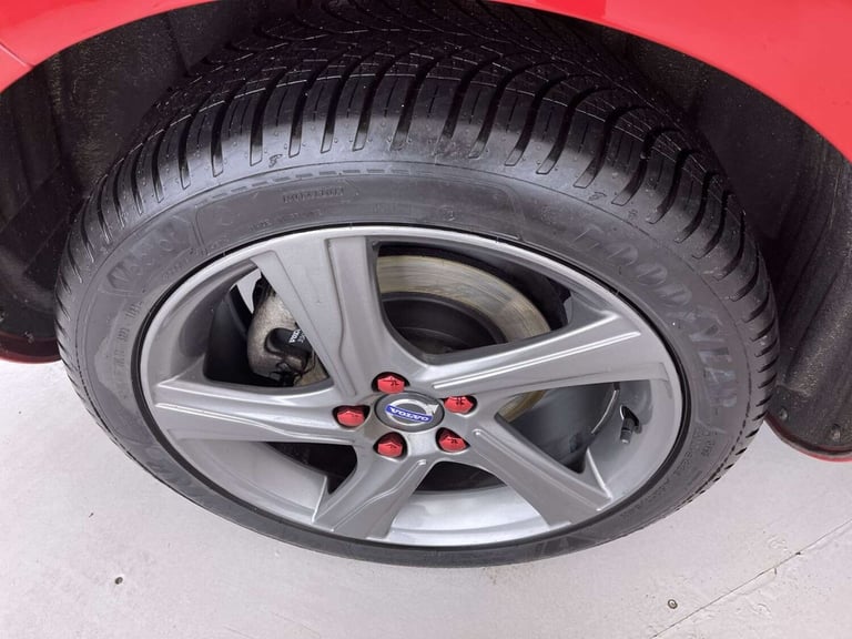 2015 Volvo V40 2.0 V40 R-Design Nav D2 5dr Hatchback Diesel Manual