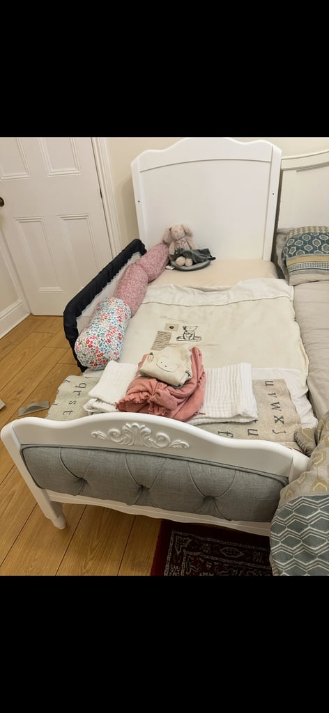 Mee-go Epernay Cot Bed with Mattress for Sale
