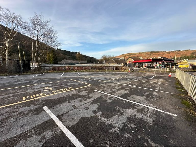 8,120 Sq ft Yard to Let in Cardiff, CF40 2JP in Tonypandy, Rhondda
