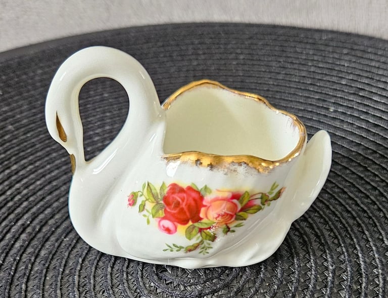 image for Royal Albert Old Country Roses Swan Figurine 