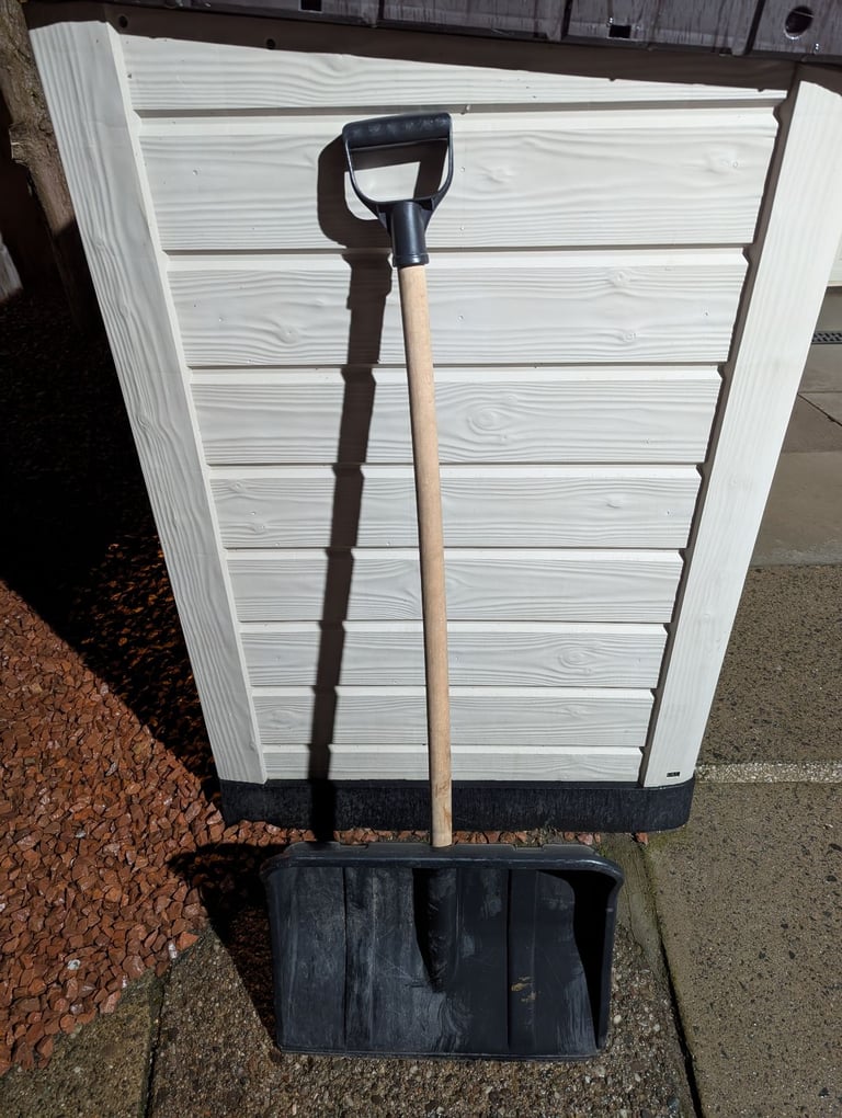 image for Heavy Duty Draper Driveway/Path Snow Shovel with D-Shaped Handle / FREE LOCAL DELIVERY