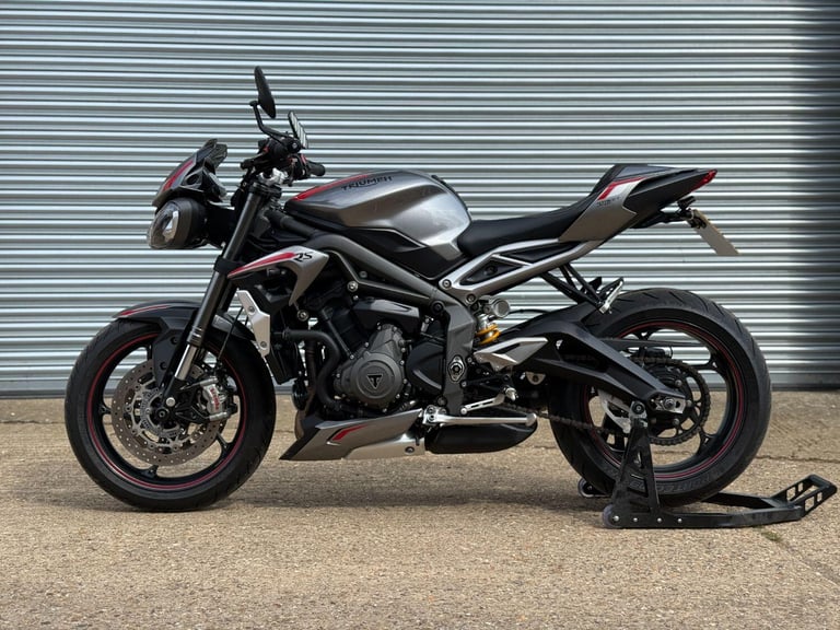 TRIUMPH STREET TRIPLE 765 RS 2021