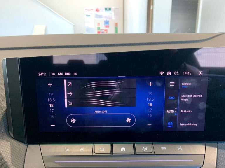 2023 Vauxhall Astra 115kW Ultimate 54kWh 5dr Auto Hatchback Electric Automatic