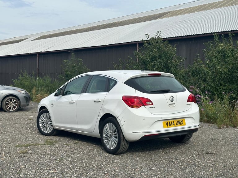 2014 Vauxhall Astra 1.6 CDTi 16V ecoFLEX Excite 5dr HATCHBACK Diesel Manual