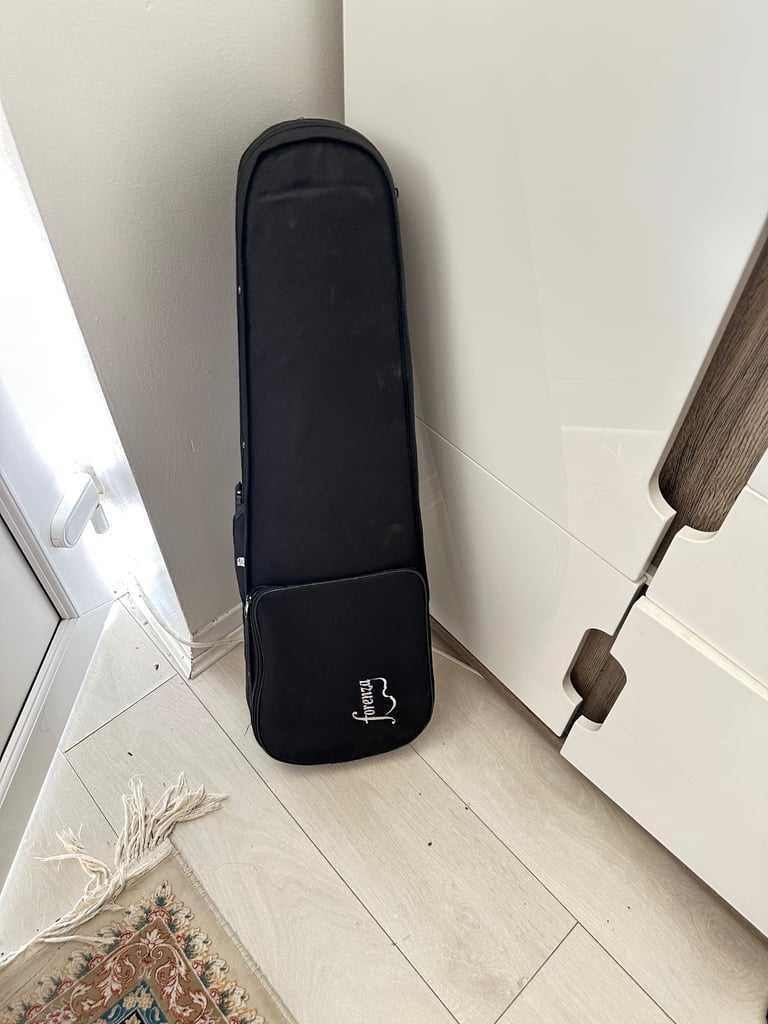 Full size forenza violin plush case and bow 