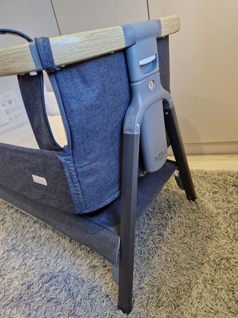 Tutti Bambini CoZee bedside crib / baby bed with mattress (0-6 months) – RRP: £169