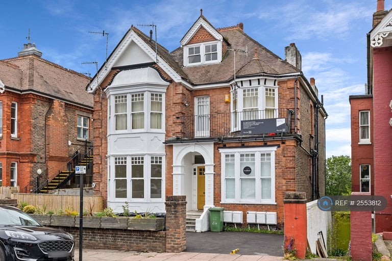 2 bedroom flat in Beaconsfield Villas, Brighton, BN1 (2 bed) (#2553812)