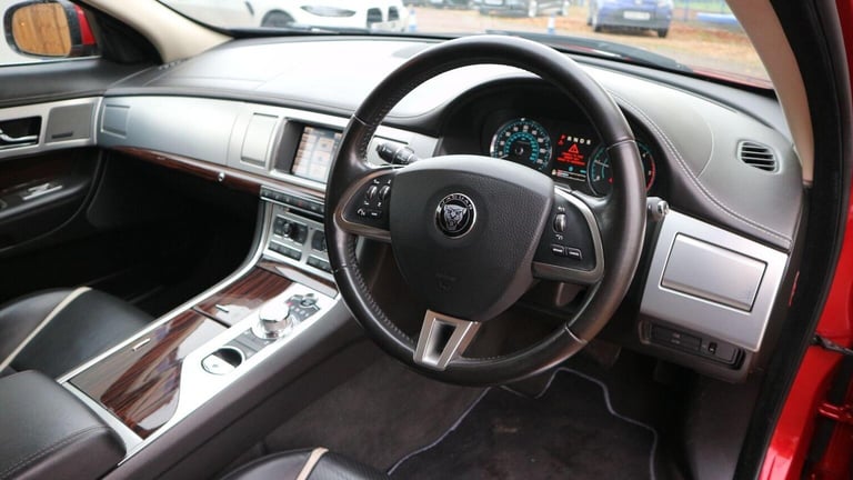 JAGUAR XF 2.2d Portfolio Sportbrake Auto Euro 5 (s/s) 5dr 2015