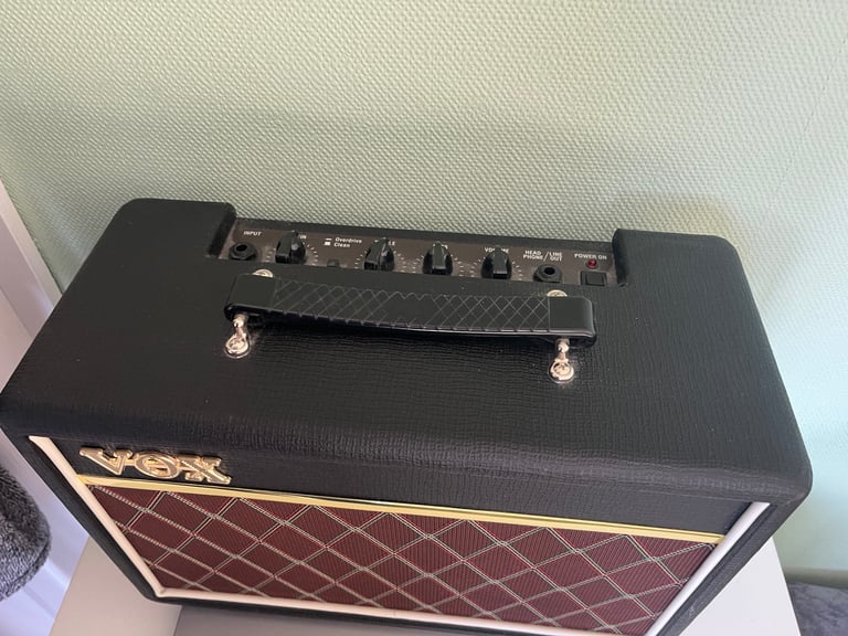 Gibson Epihone Les Paul studio LT plus accessories 