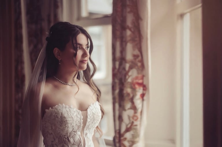 Dream Wedding Dress + Long Veil + Petticoat