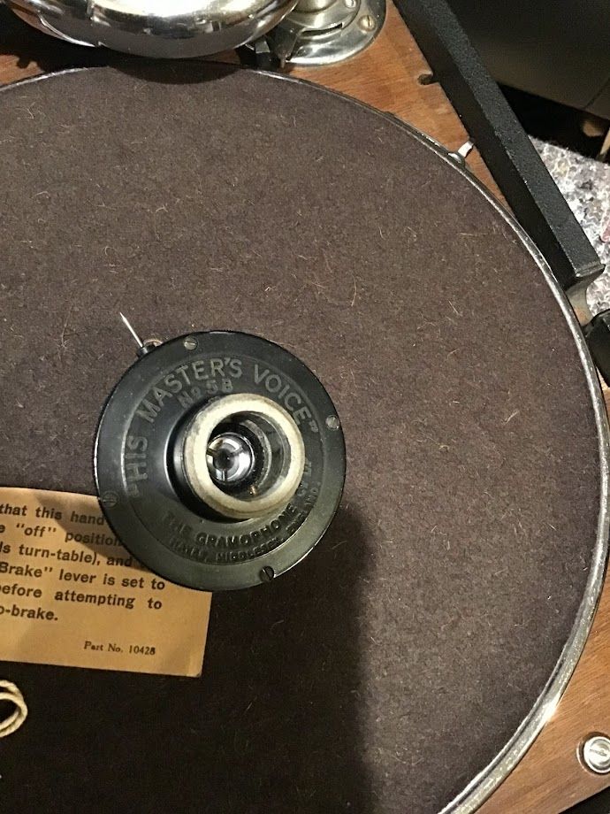 HMV 102 Gramophone with 5b Soundbox and keys