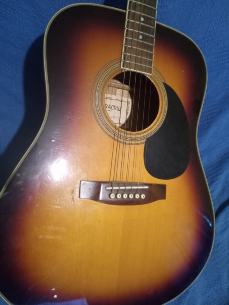 Acoustic guitar. Good condition