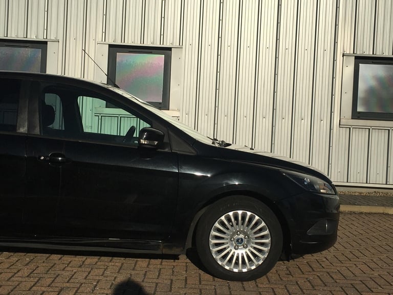 2010 Ford Focus 1.6 Titanium 5dr HATCHBACK Petrol Automatic