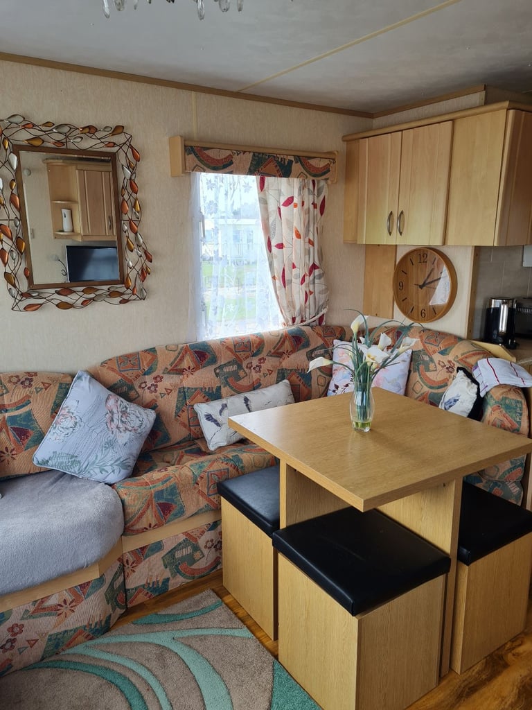 FOR HIRE/RENT/TO LET 8 BERTH 3 BEDROOMED CARAVAN AT CHAPEL ST LEONARDS SKEGNESS (NOT INGOLDMELLS)