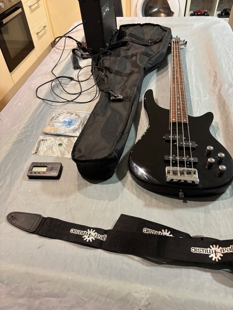 image for Base guitar amp and extras 