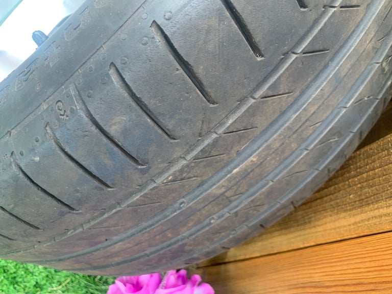 Ford kuga 235 50 18 alloy wheel and tyre