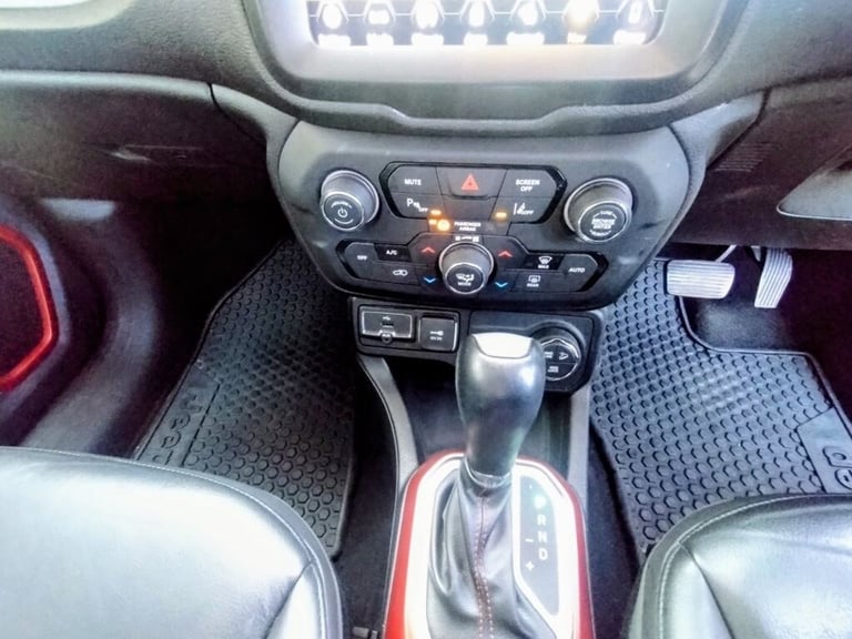 2018 Jeep Renegade 2.0 Multijet Trailhawk 5dr 4WD Auto ESTATE Diesel Automatic
