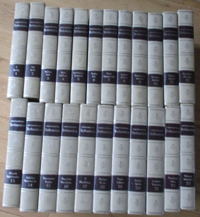 Encyclopedia Britannica Full Set - 1968 200th Anniversary - 23 + 4 Volumes