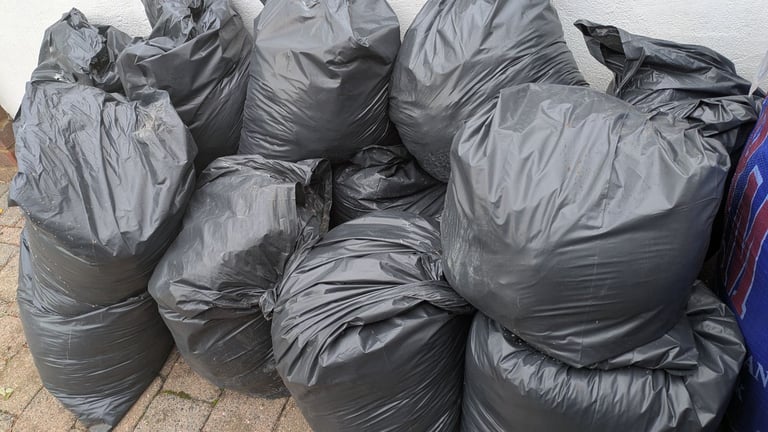 image for FREE TOPSOIL - PARKING AVAILABLE - SM6 9DU