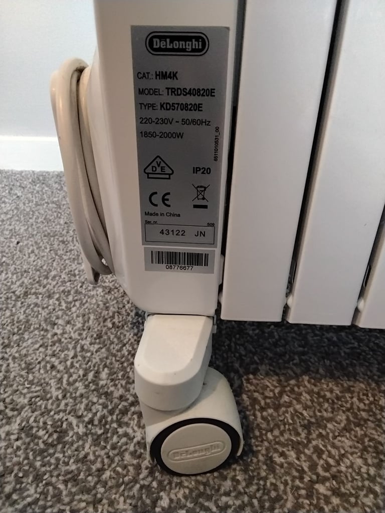 Oil filled deLonghi radiator