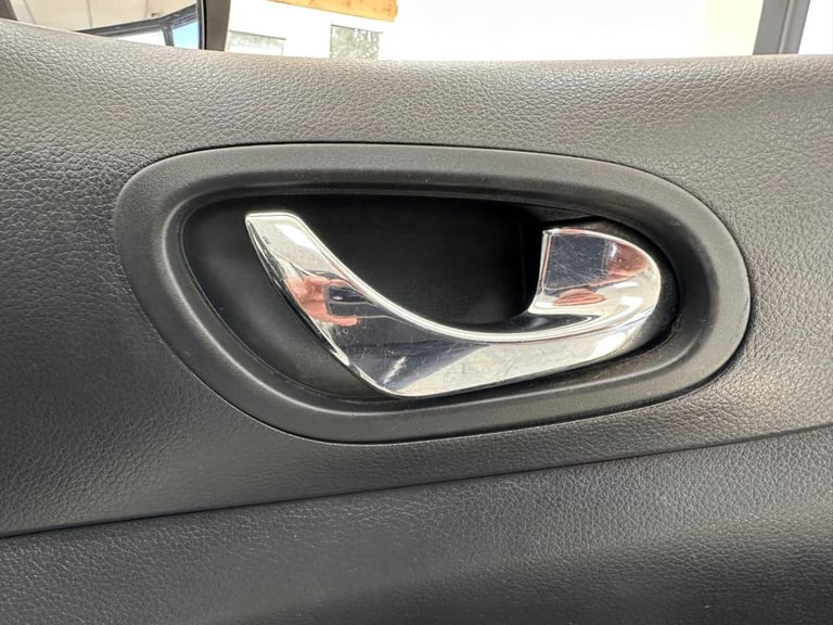 2016 Nissan Navara 2.3 dCi Tekna Pickup Double Cab 4dr Diesel Auto 4WD Euro 6 (190 ps) PICKUP Die...