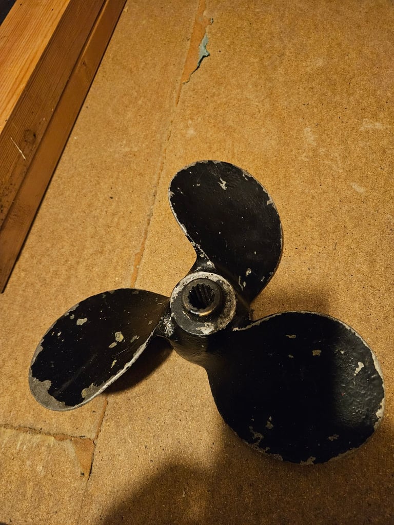 image for Force 8hp outboard propeller 12 pitch 