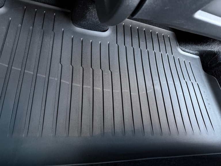 Original Tesla Model Y set of rubber mats - x5