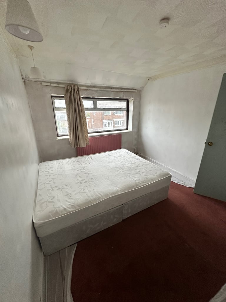 3 Bed 2 Reception LU4