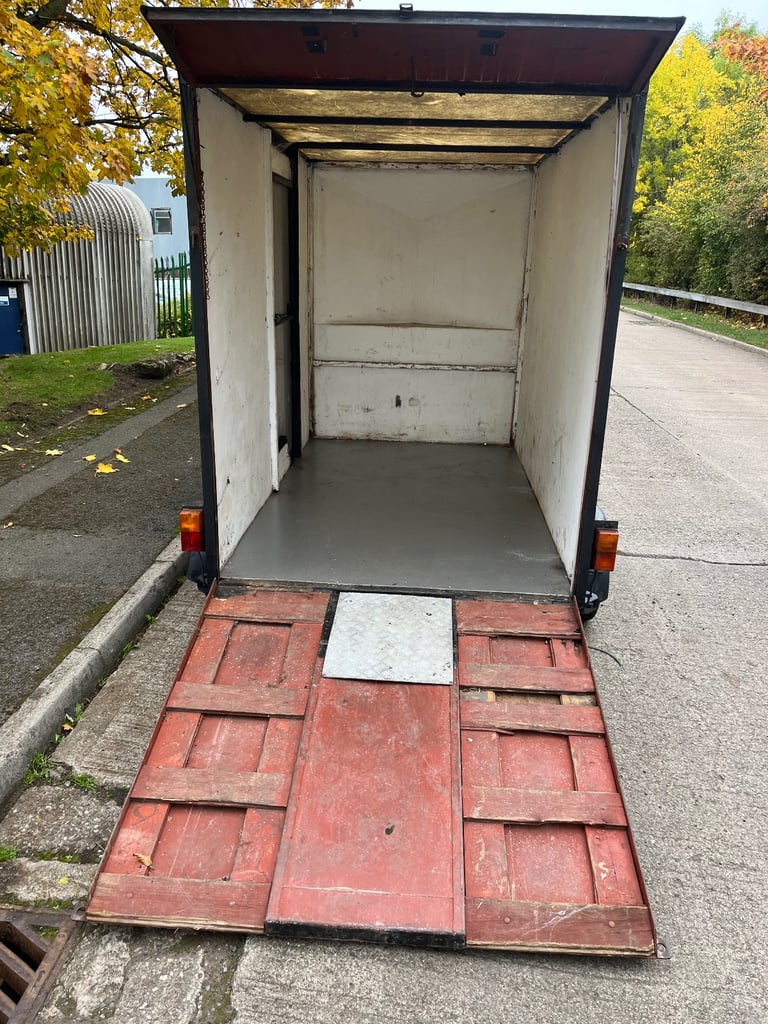 TWIN AXLE BOX TRAILER.    BRAKED 