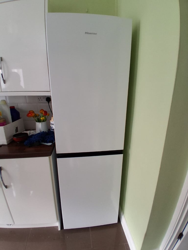 Hisense fridge freezer..like new 