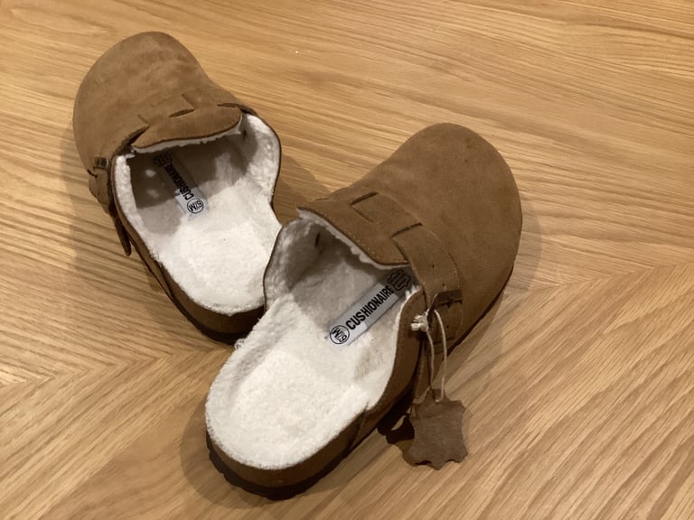 image for Cushionaire clogs/mules/loafers