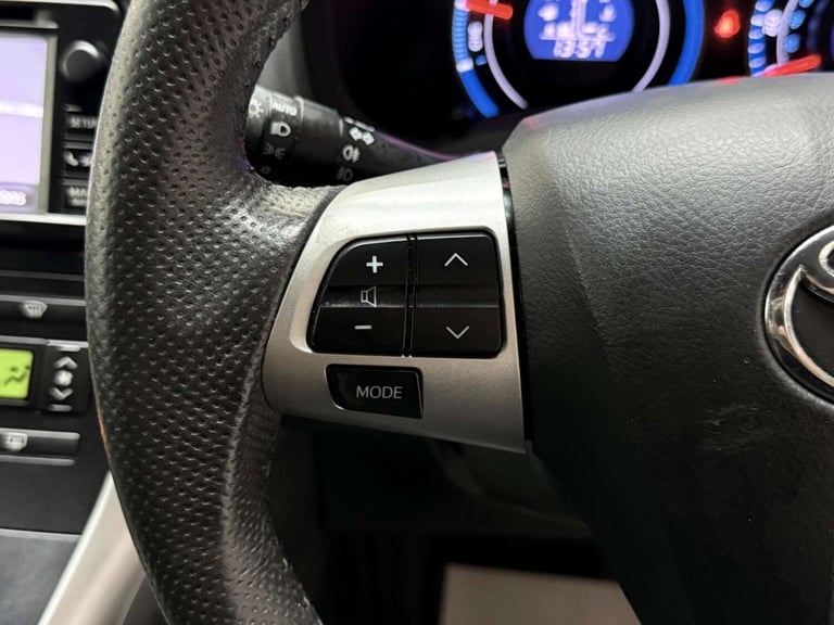 2012 Toyota Auris 1.8 VVT-h T Spirit CVT Euro 5 (s/s) 5dr Hatchback Hybrid Automatic