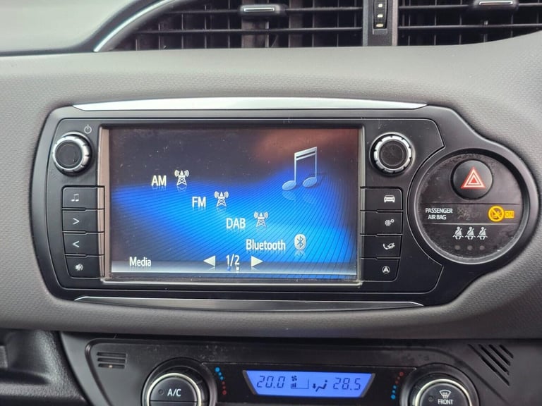 2016 Toyota Yaris 1.5 VVT-h Icon Hatchback 5dr Petrol Hybrid E-CVT Euro 6 (101 ps) Hatchback Hybr...