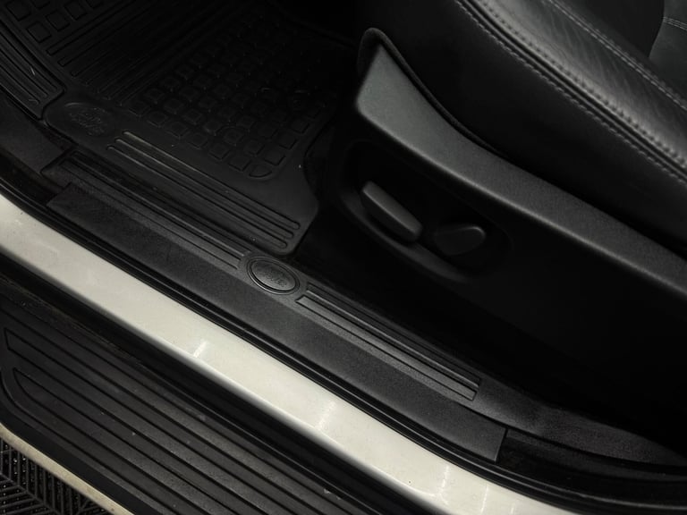 2015 Land Rover Discovery 4 3.0 SD V6 HSE Luxury Auto 4WD Euro 6 (s/s) 5dr ESTATE Diesel Automatic