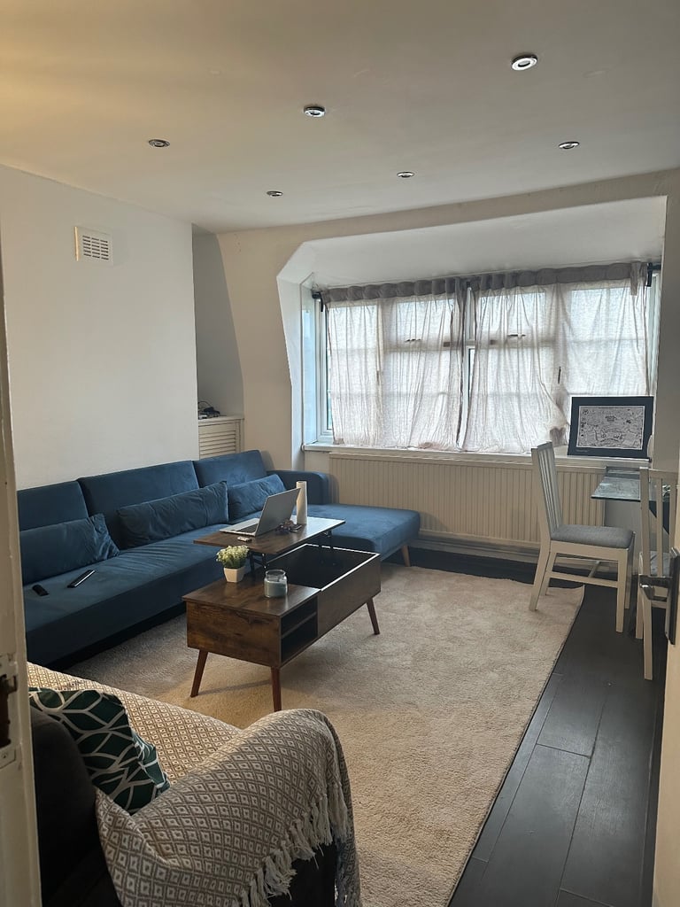 Single room to rent in Morden near underground 