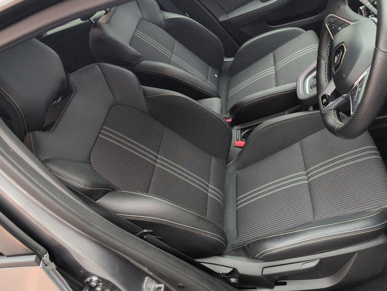 2023 Renault Clio 1.6 E-TECH E-Tech engineered Hatchback 5dr Petrol Hybrid Auto Euro 6 (s/s)  HAT...