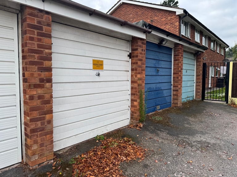 GARAGE TO RENT- WOLVERHAMPTON ROAD EAST, WV4 6BD, £90 A MONTH